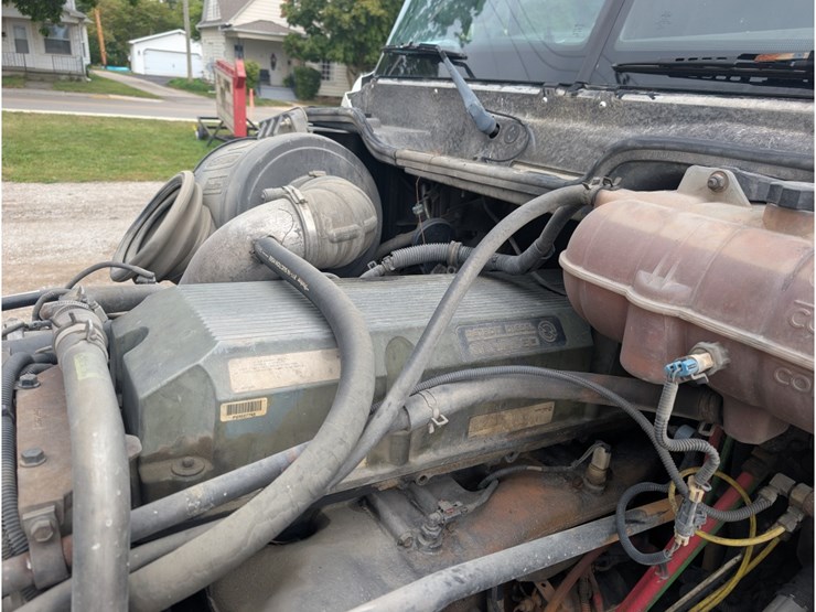 2005-freightliner-columbia-flatbed-w/-moffett-hookup-image-21