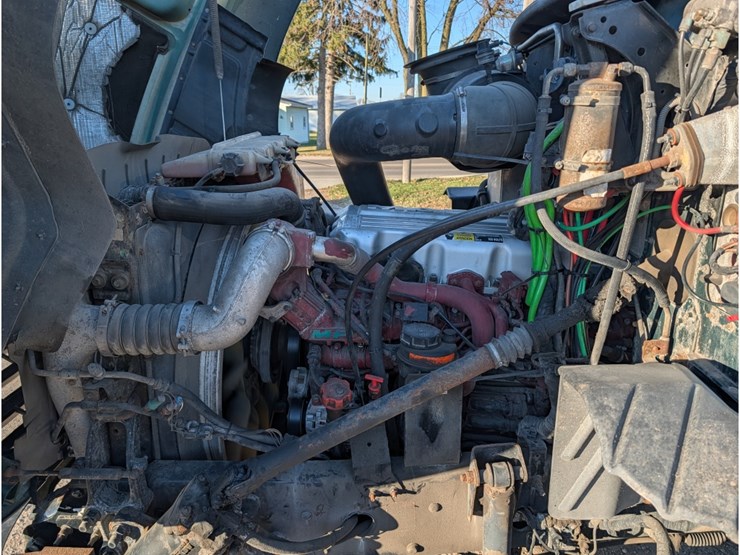 2013-mack-cxu612-day-cab-image-16