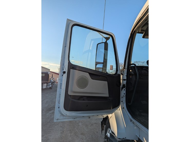 2014-volvo-vnl-day-cab-image-20