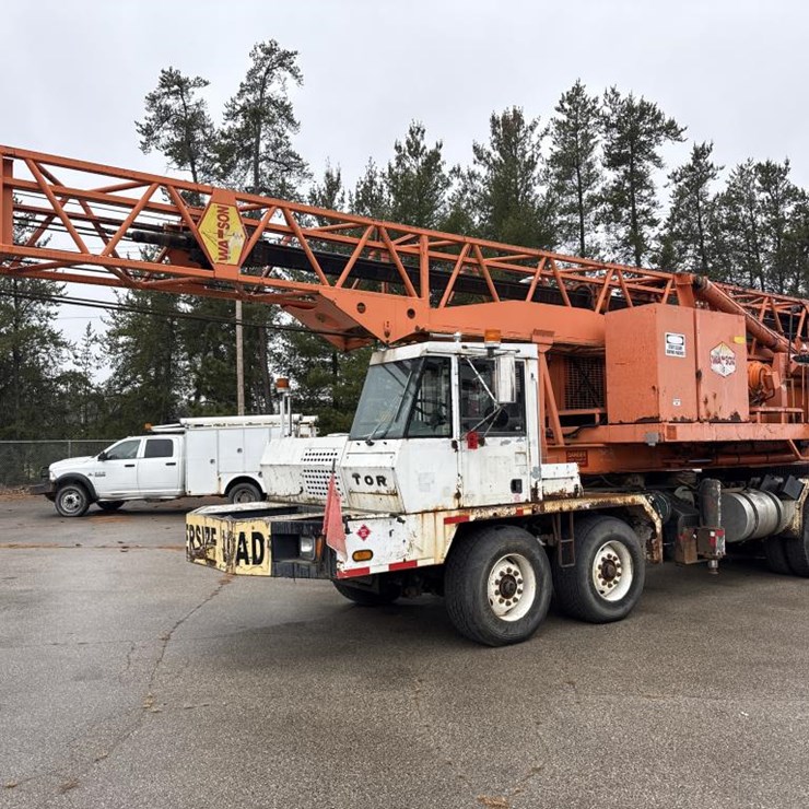 #1836 • 2002 Tor Truck Corp DR 4280 Watson Drill