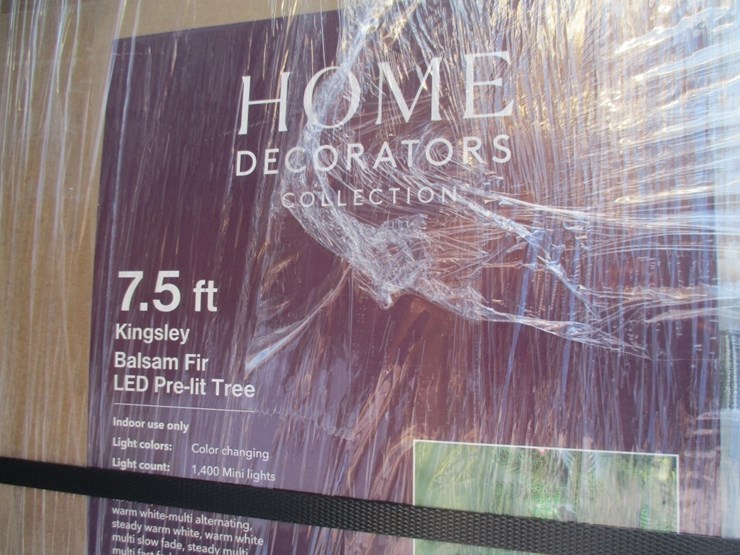 lot-of-7.5'-kingsley-balsam-fir-christmas-trees,-image-5