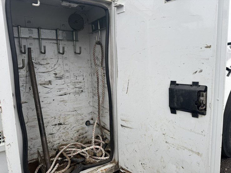 #2000-•-2014-freightliner-altec-digger-derrick-image-50