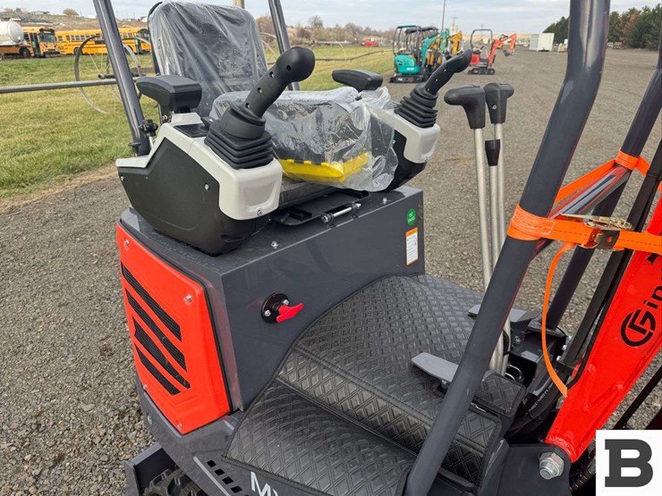 2025-cfg-industrial-mx15rx-mini-excavator-image-24