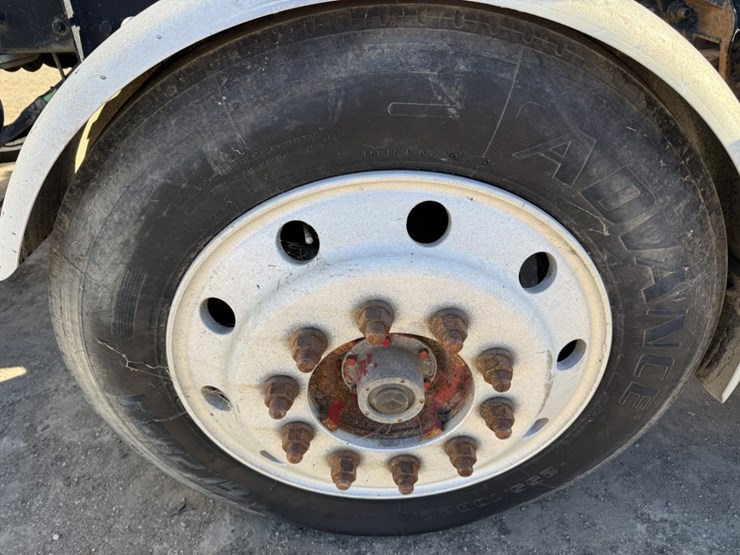 #1955-•-2008-international-eagle-day-cab-truck-tractor-image-71