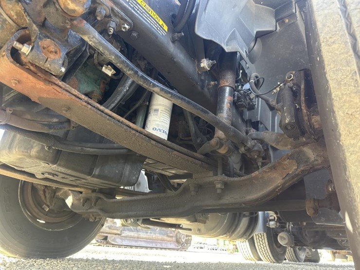 2011-volvo-10-image-41