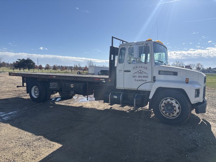 #1337-•-1998-mack-cs200-flatbed-truck-image-4