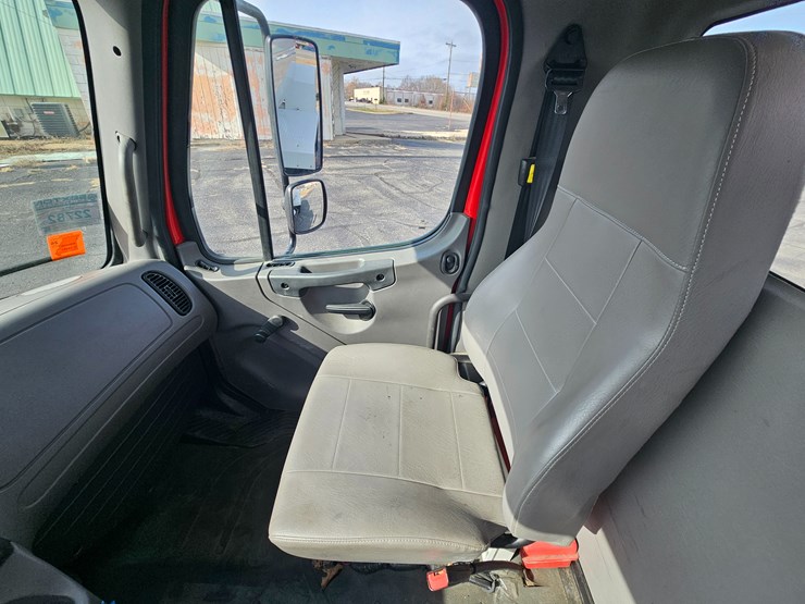 2016-freightliner-s2g-image-47