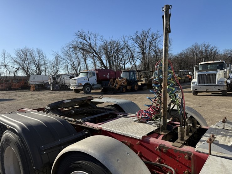 #1952-•-2008-international-eagle-day-cab-truck-tractor-image-36