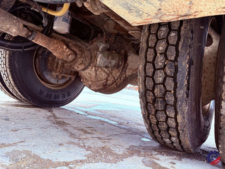 1998-freightliner-fl70-image-85