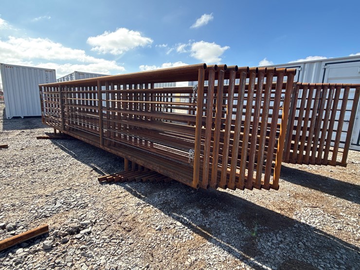 #22674-•-(9)-cattle-panels-&-(1)-gate-image-1