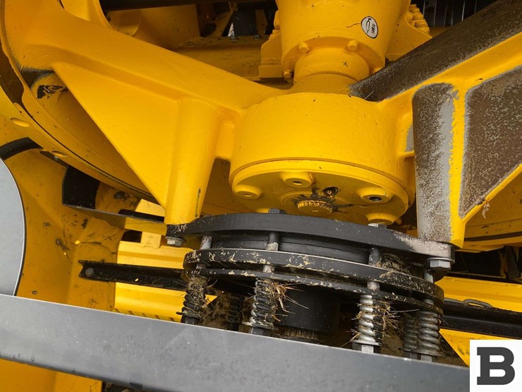 new-holland-340-image-21