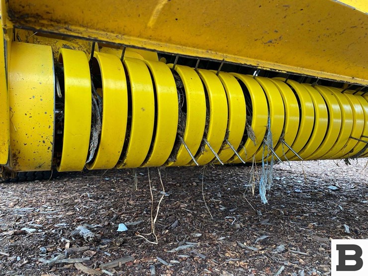 new-holland-340-image-12