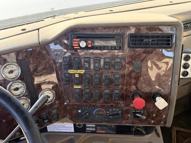 #1980-•-2008-international-eagle-day-cab-truck-tractor-image-33