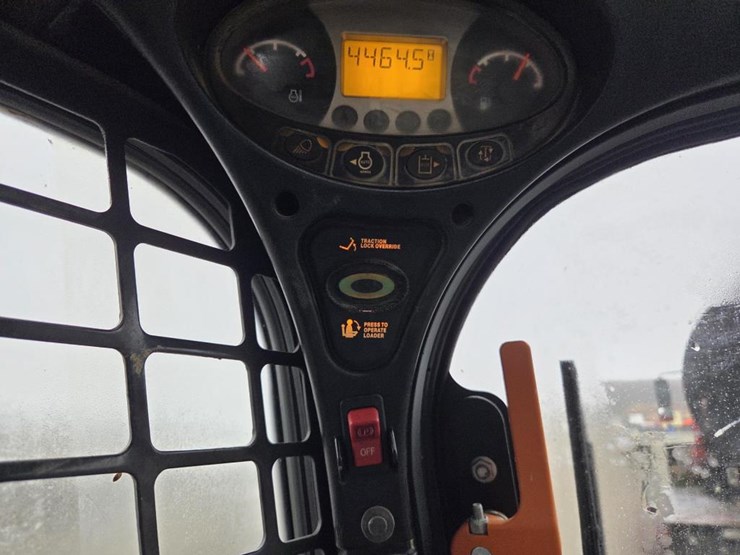 2013-bobcat-t770-image-45