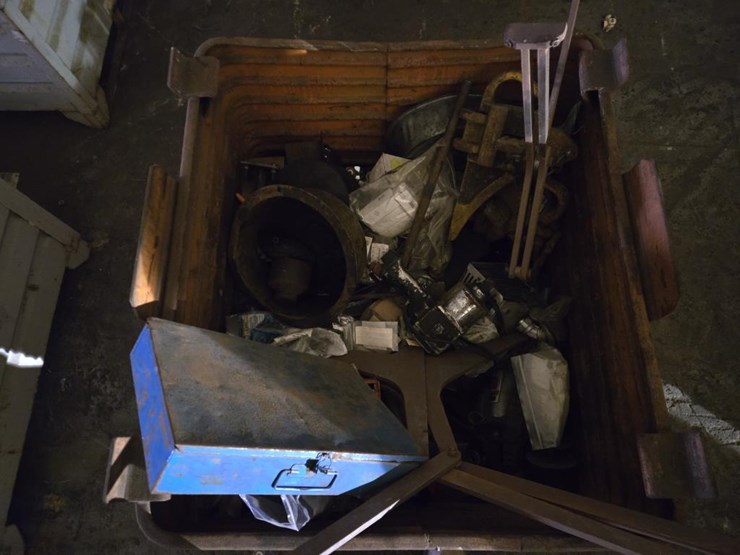 #3405-•-steel-crate-w/-misc.-items-image-5