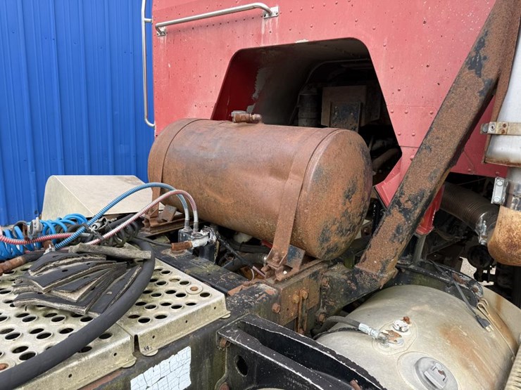 #1193-•-1984-peterbilt-cab-over-truck-tractor-image-14