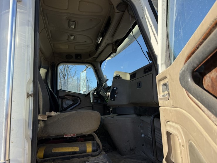 #1955-•-2008-international-eagle-day-cab-truck-tractor-image-43