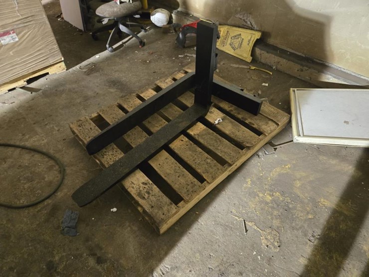 #3453-•-set-of-approx.-42"-pallet-forks-image-1