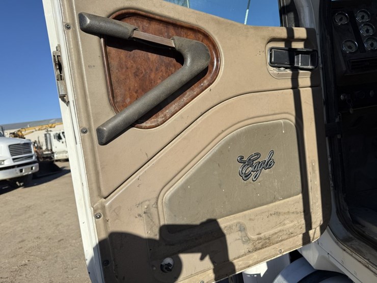 #1955-•-2008-international-eagle-day-cab-truck-tractor-image-44