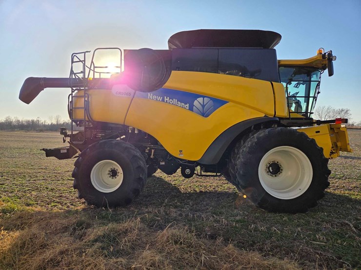 2010-new-holland-cr9065-image-37