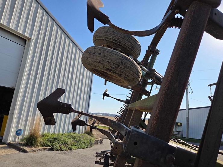 24'-farmhand-sf-4300-soil-finisher-image-26