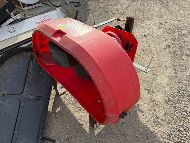 western-2500-salt-spreader-image-4