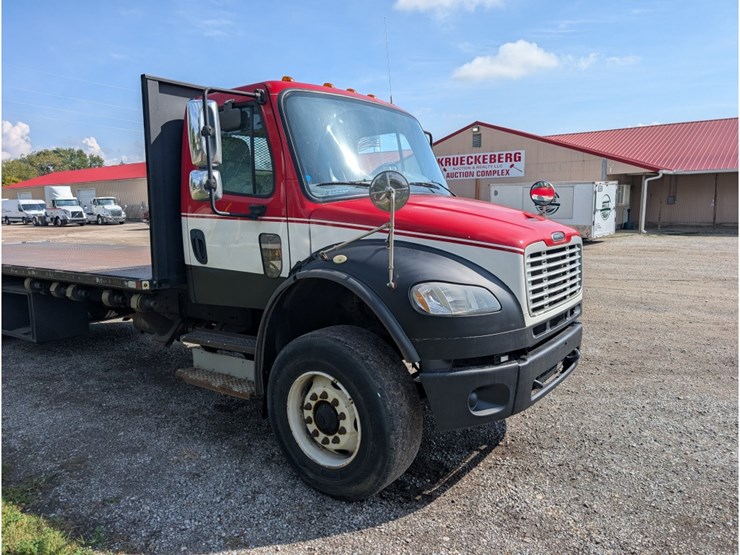 2015-freightliner-m2-106-image-3