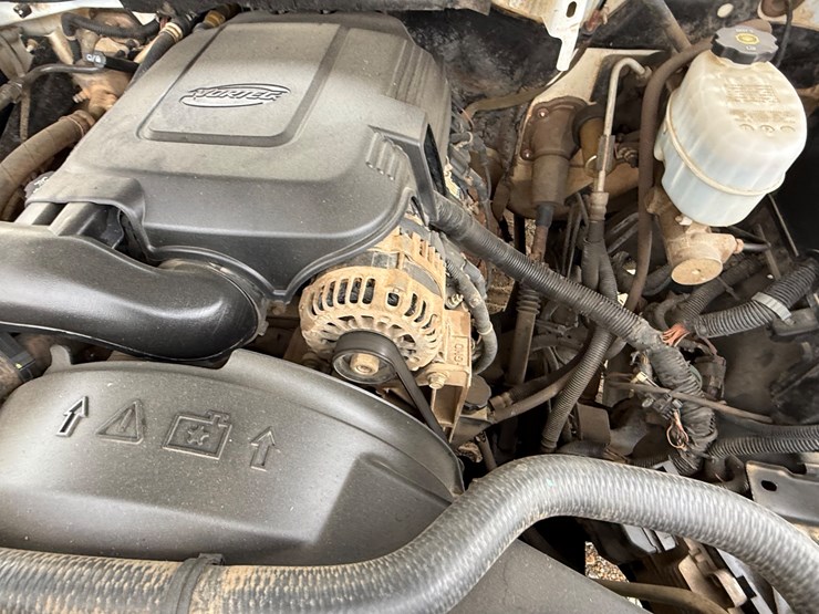 2012-chevrolet-suburban-image-43