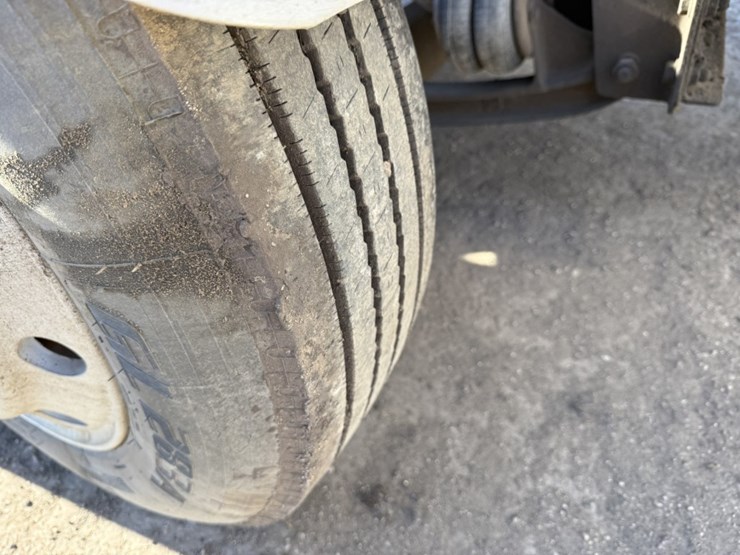 #1955-•-2008-international-eagle-day-cab-truck-tractor-image-82