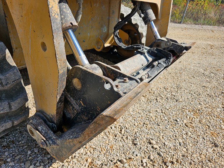 2023-caterpillar-299d3-image-75