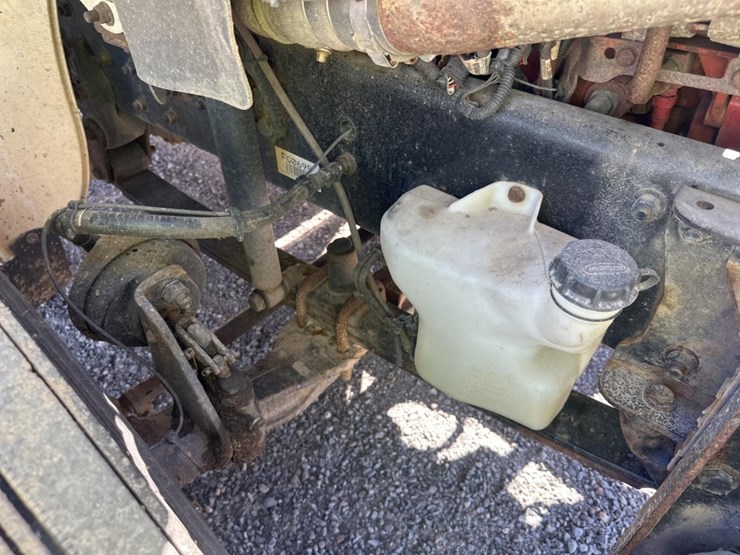 2013-freightliner-m2-106-image-58