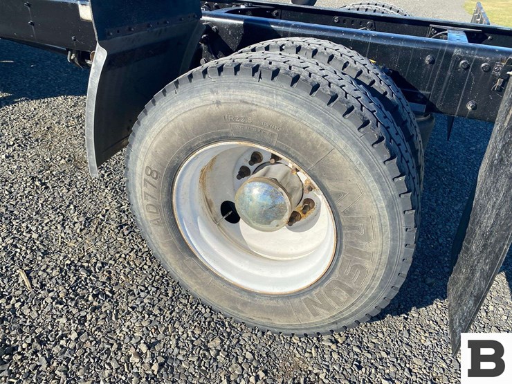 2002-freightliner-fl70-image-22