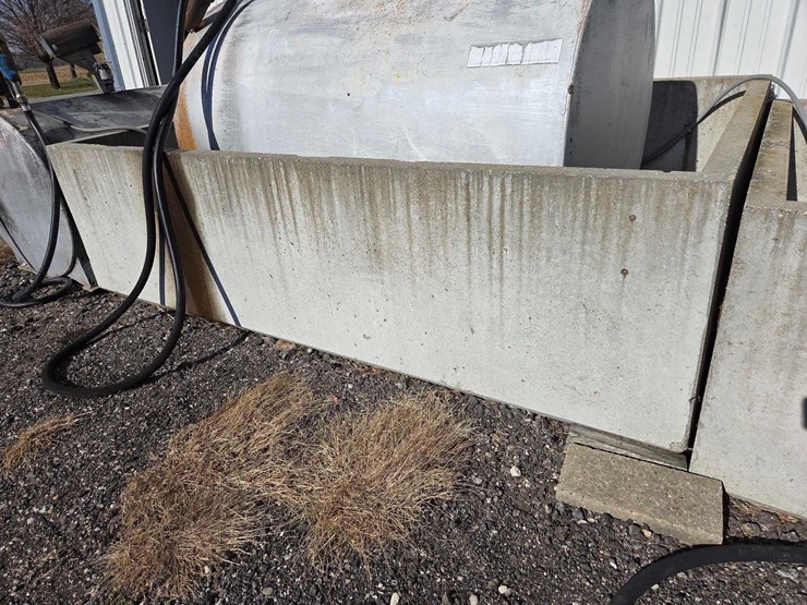 79"x118"x31"-cement-fuel-tank-dike-image-1