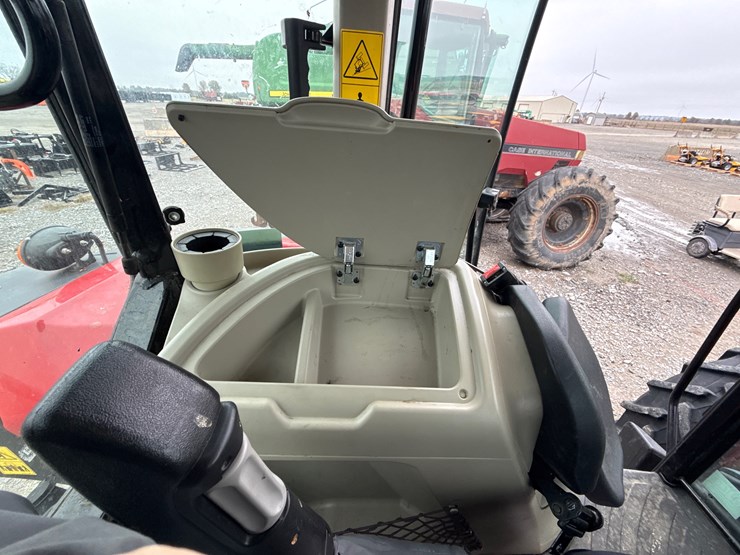 massey-ferguson-4709-image-35