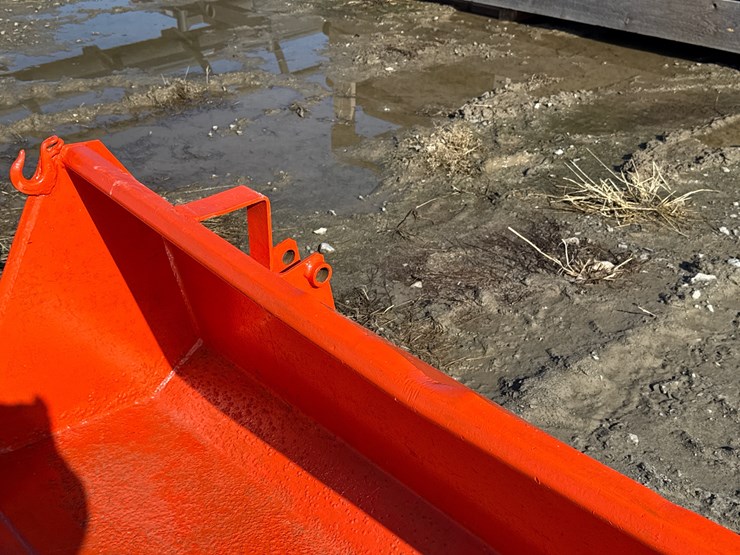 #22648-•-~5.5'-smooth-bucket-image-10