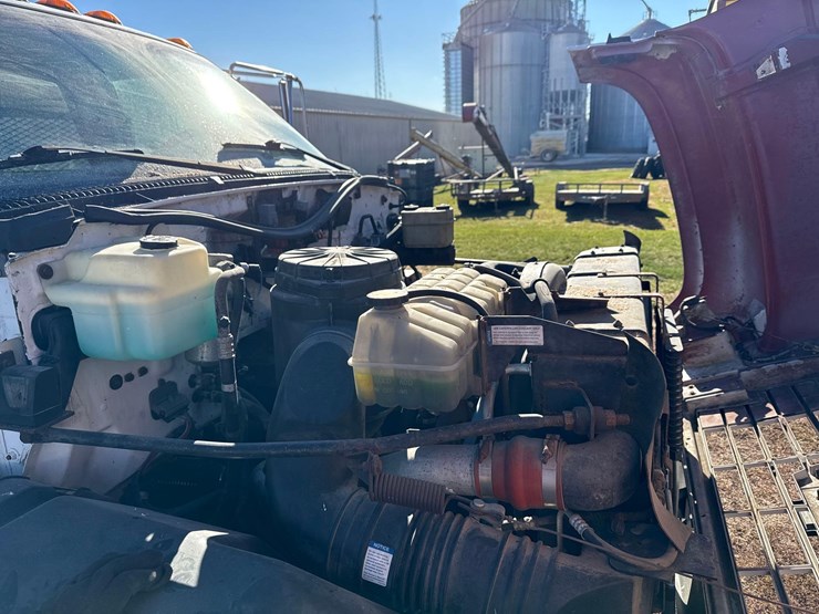 2001-chevy-c6500-truck-image-21