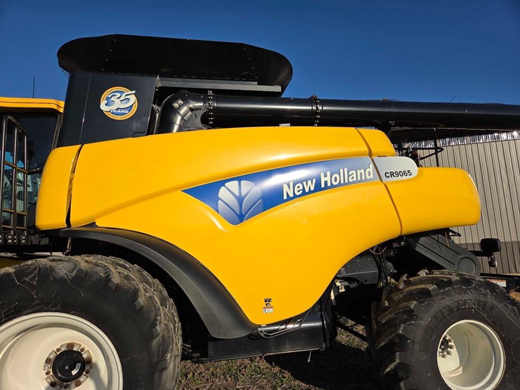 2010-new-holland-cr9065-image-19