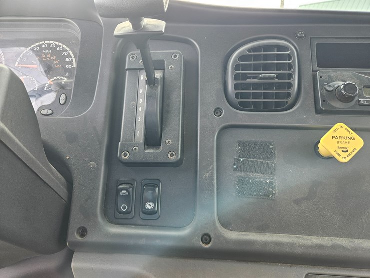 2016-freightliner-s2g-image-61