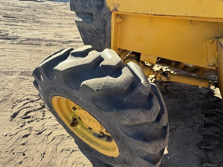 #1975-•-massey-ferguson-14k-forklift-image-32