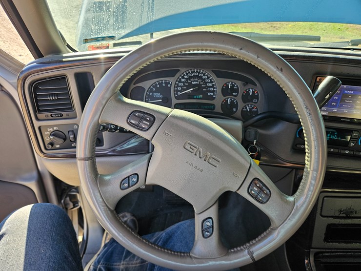 2004-gmc-yukon-image-36