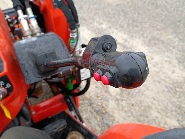 2022-kubota-la526-image-35