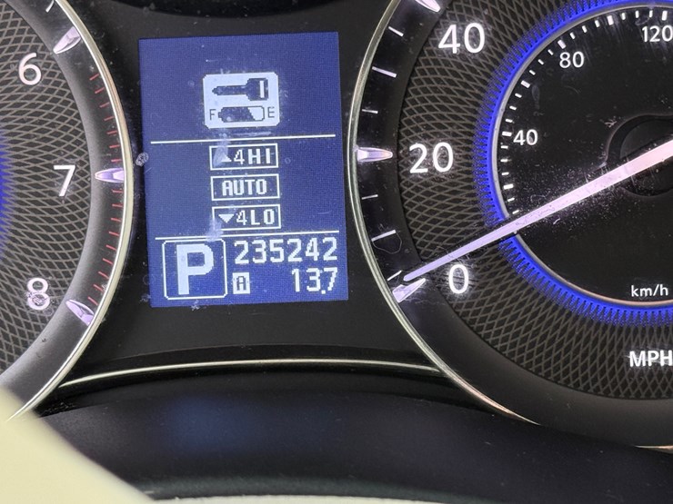 2012-infiniti-qx56-image-48