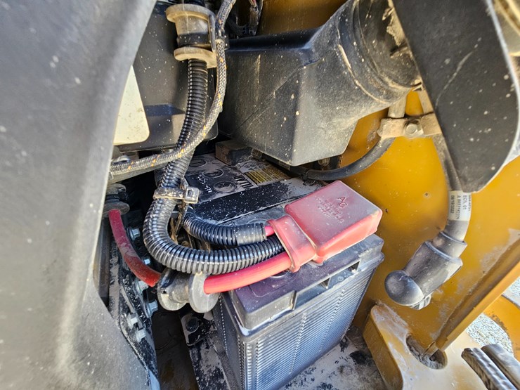 2023-caterpillar-299d3-image-30