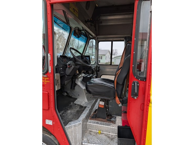 2017-freightliner-mt55-image-12