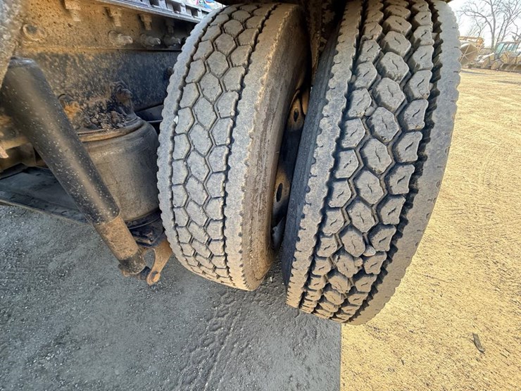 #1974-•-2008-international-eagle-day-cab-truck-tractor-image-65