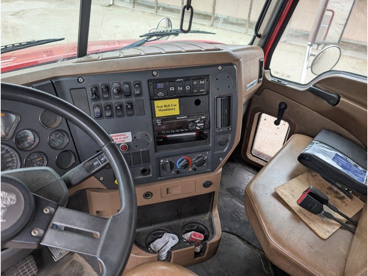 2017-mack-gu813-shingle-conveyor-image-25