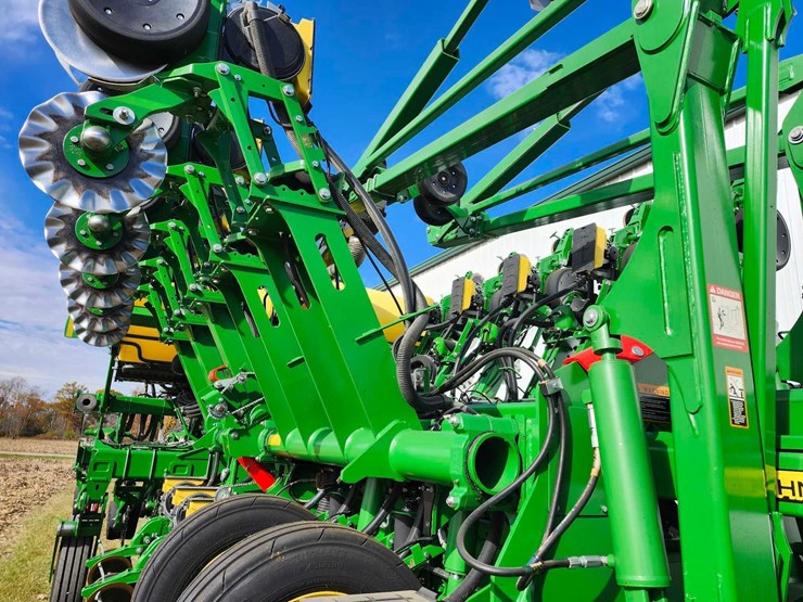 2021-john-deere-1795-image-23