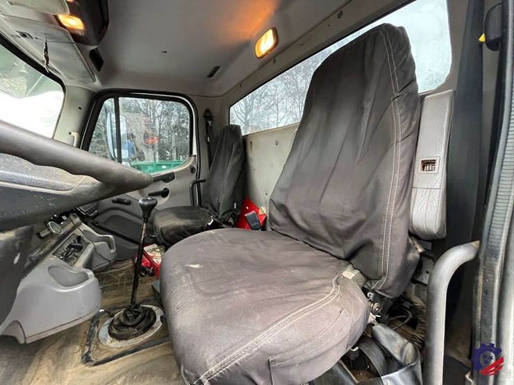 2013-freightliner-m2-s/a-cab-&-chassis-image-56