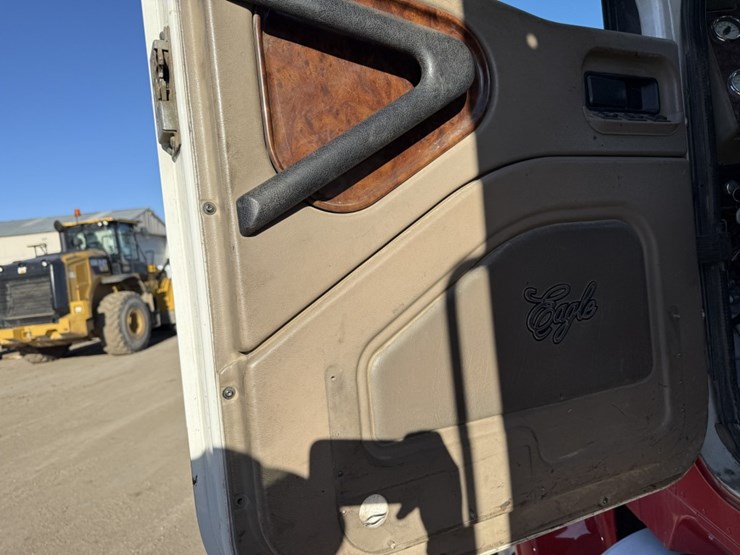 #1952-•-2008-international-eagle-day-cab-truck-tractor-image-42