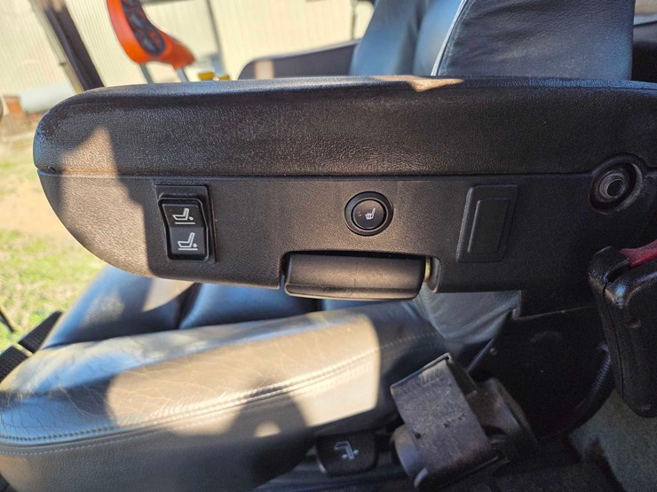 2010-new-holland-cr9065-image-51